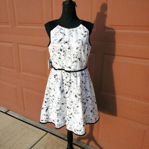Doe & Rae Women's Black and White Floral Fit & Flare Dress Size Large